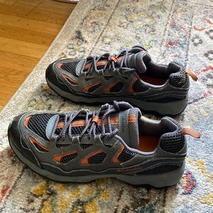 COLUMBIA DOGWOOD HIKING SHOES